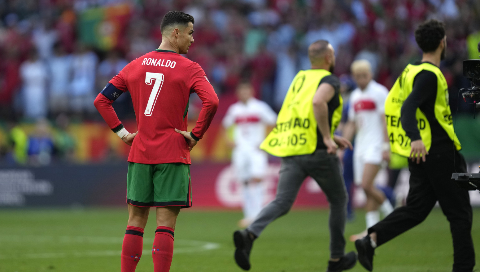 Cirkus na EURO – Ronaldo besan FOTO/VIDEO