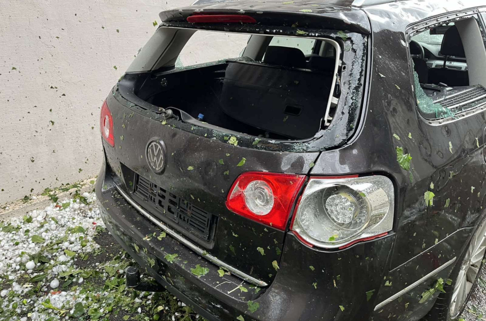 Hit na mrežama: Kako u Novom Pazaru čuvaju automobile od grada? FOTO