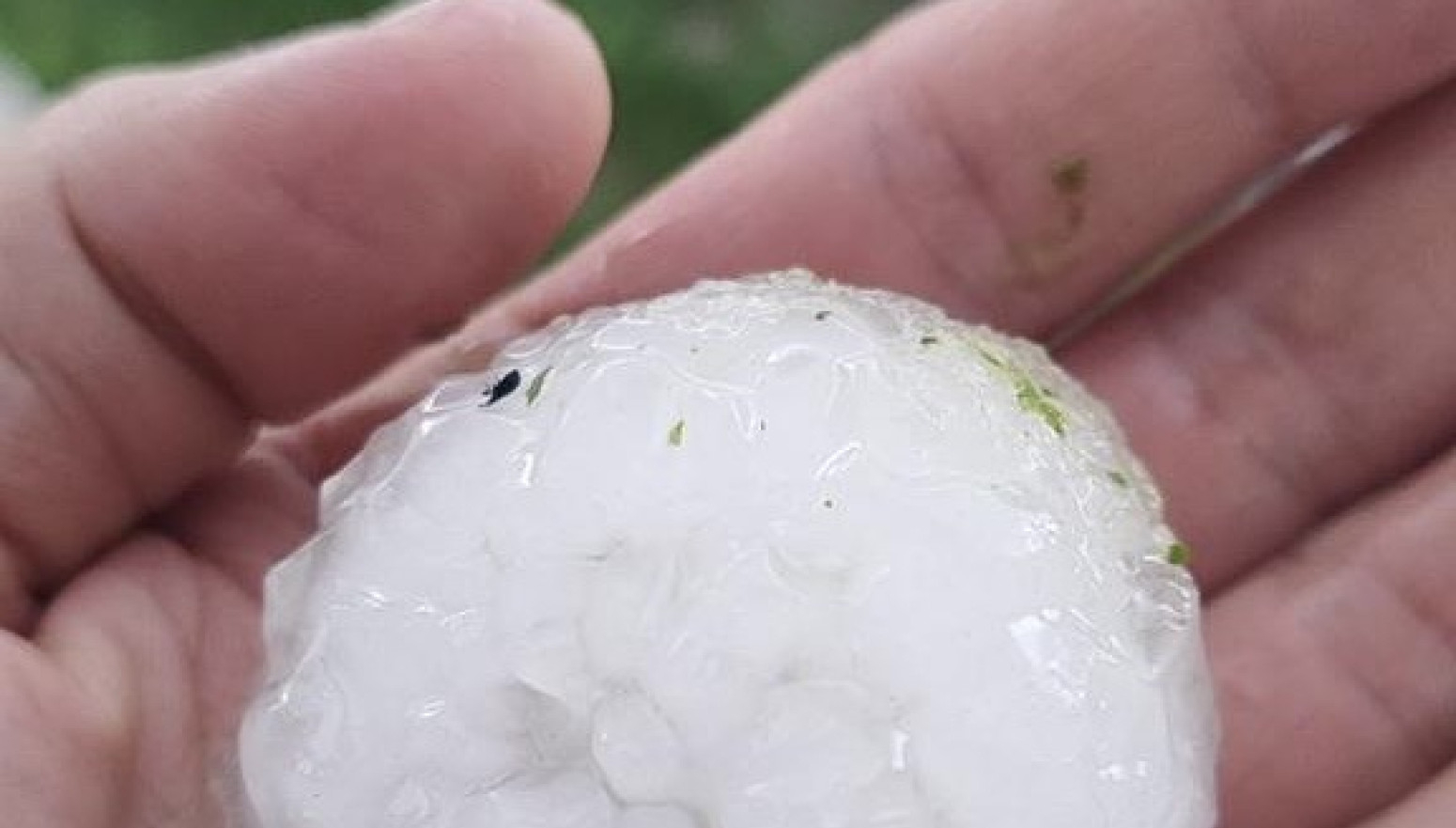 Tuklo u Sjenici i Tutinu: Izmerena veličina ledenih lopti, pogledajte šta se sručilo na Srbiju FOTO/VIDEO