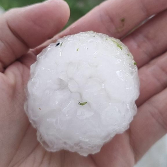 Tuklo u Sjenici i Tutinu: Izmerena veličina ledenih lopti, pogledajte šta se sručilo na Srbiju FOTO/VIDEO