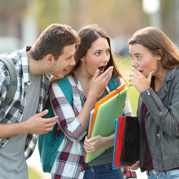 Nasred ulice komentarisala šta muškarce uzbuđuje u krevetu, sada svi žele da je žene VIDEO