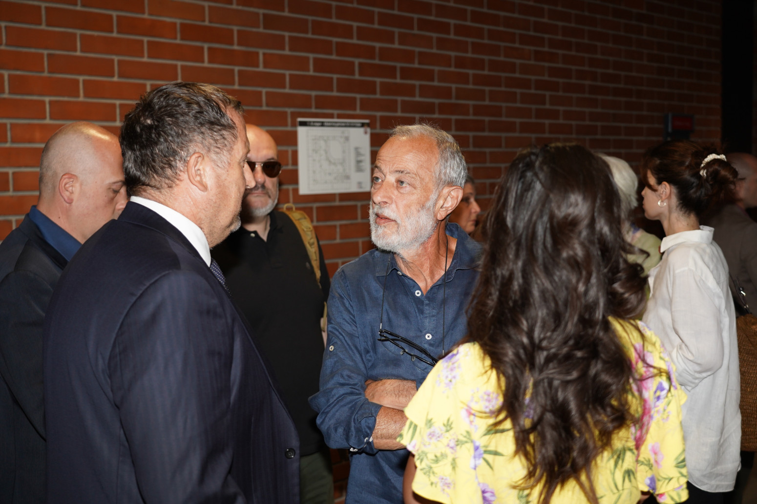 Veliki broj glumaca u Višem sudu: Podrška Ivi Ilinčić pred svedočenje protiv Miroslava Aleksića FOTO