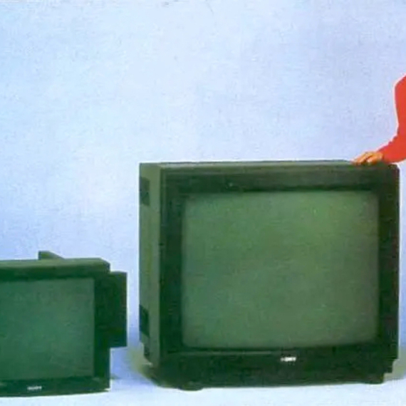 Najveći TV ikada: Ova grdosija ima 200 kilograma! FOTO