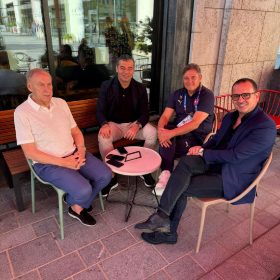 Mijatović i Laković posetili kamp Srbije u Minhenu