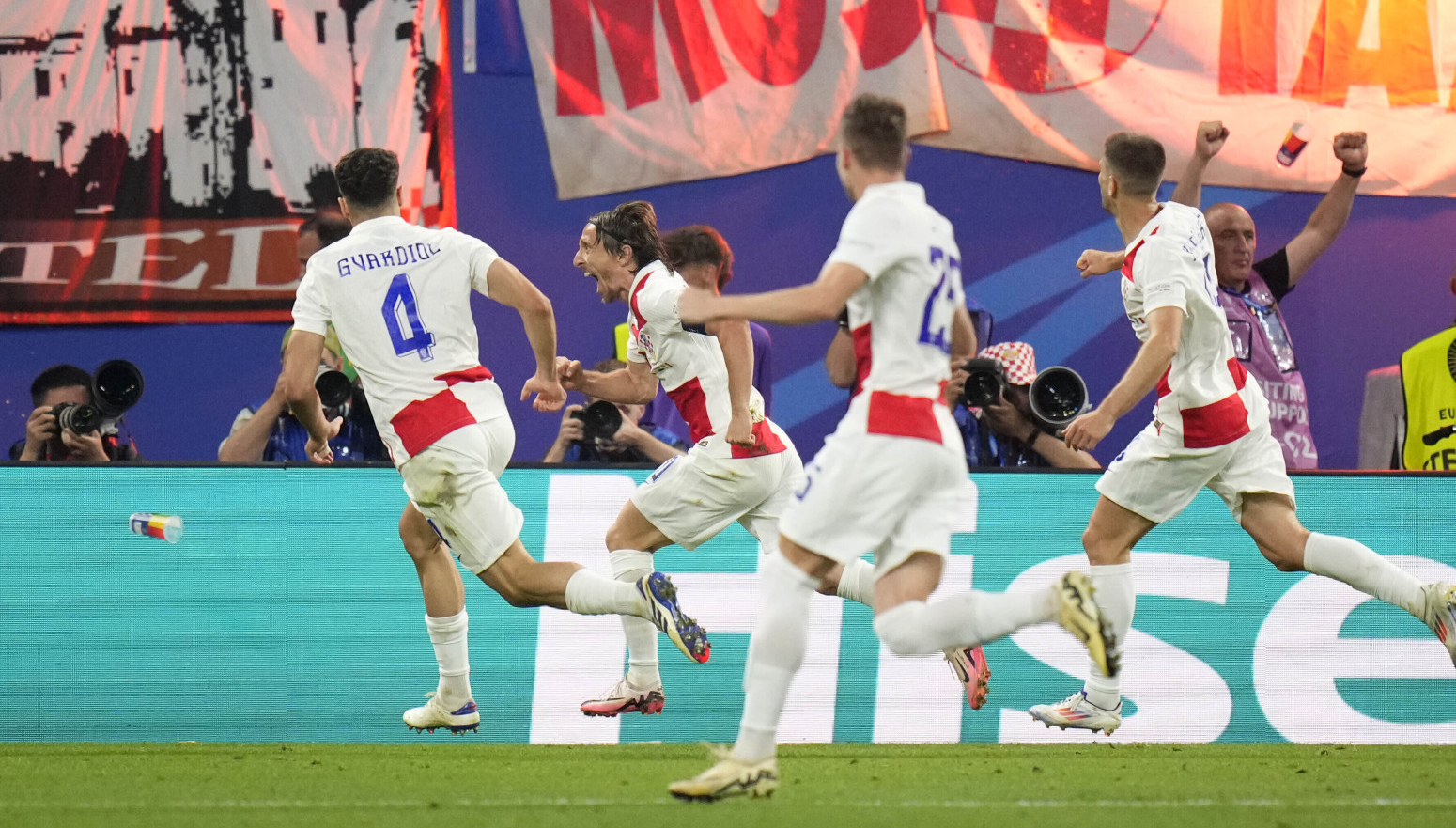 Ludilo – Italija u 98' rastužila Hrvatsku!