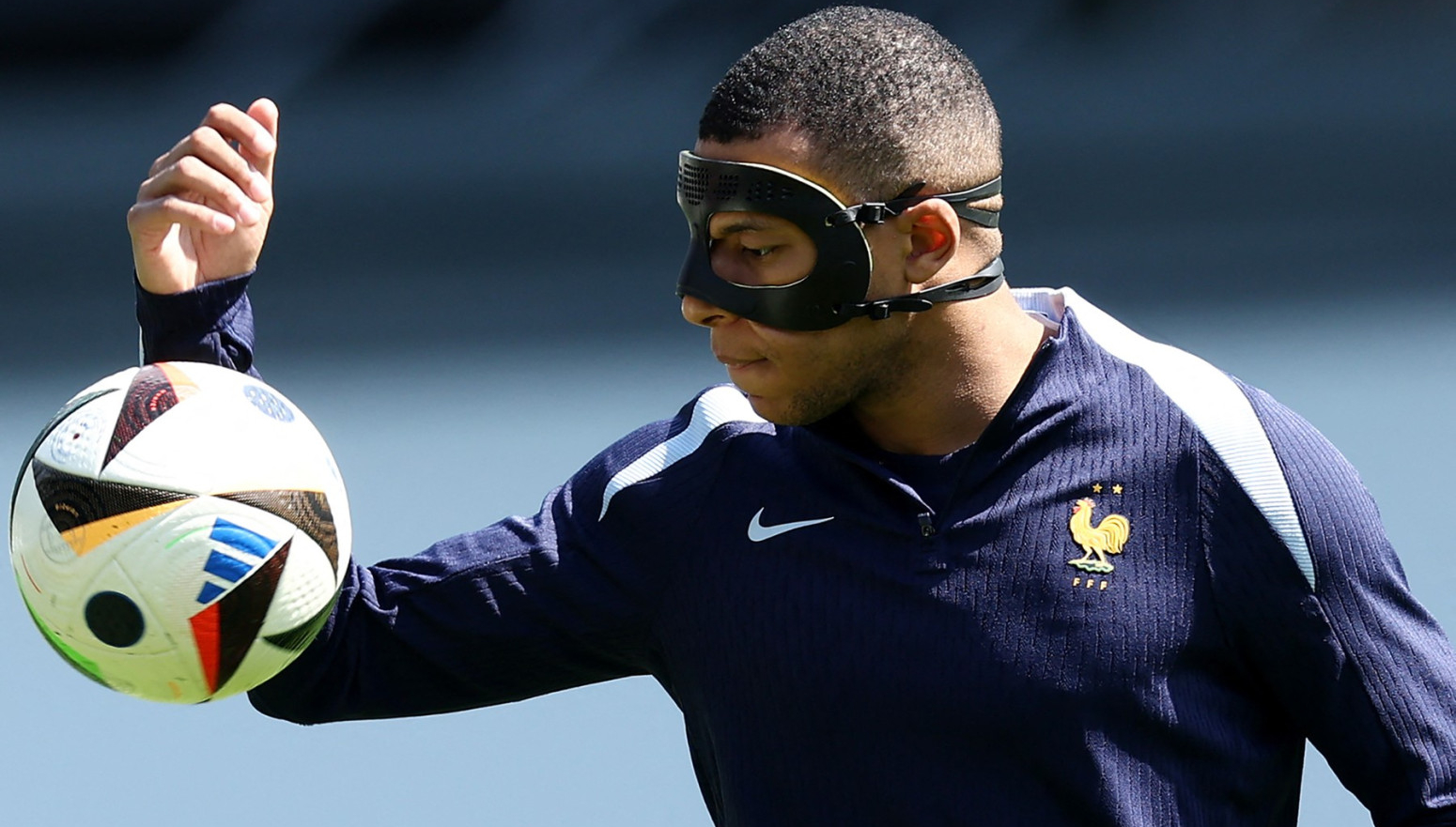 Dešan priznao, Mbapeu smeta maska