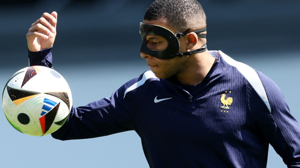 Dešan priznao, Mbapeu smeta maska