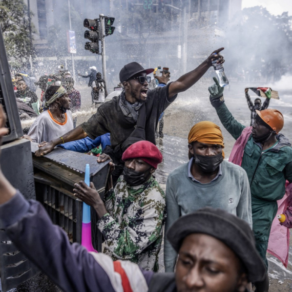 Masovne demonstracije: Poginulo pet osoba