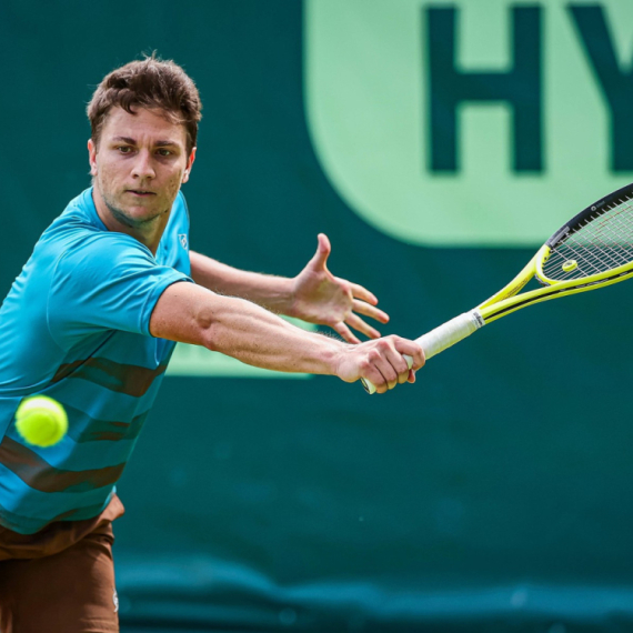 Kecmanović bolji od Džanga u Istbornu