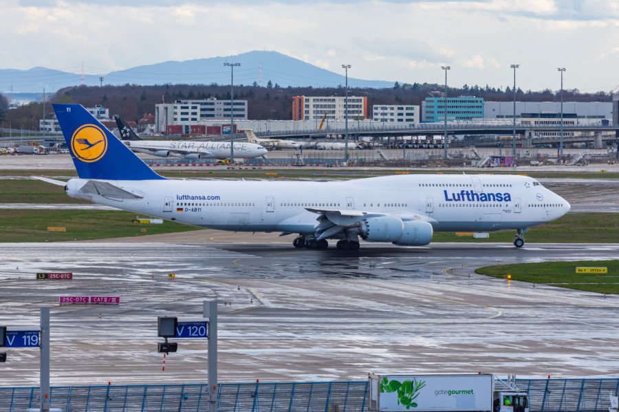 Putnički avion sa 69 putnika prinudno sleteo
