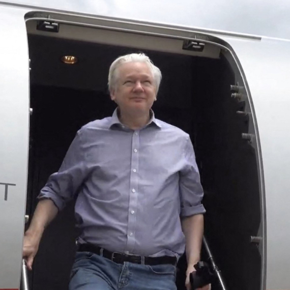 "X" mreža gori zbog oslobođenja Džulijana Asanža: "Ovo mi danas daje život"