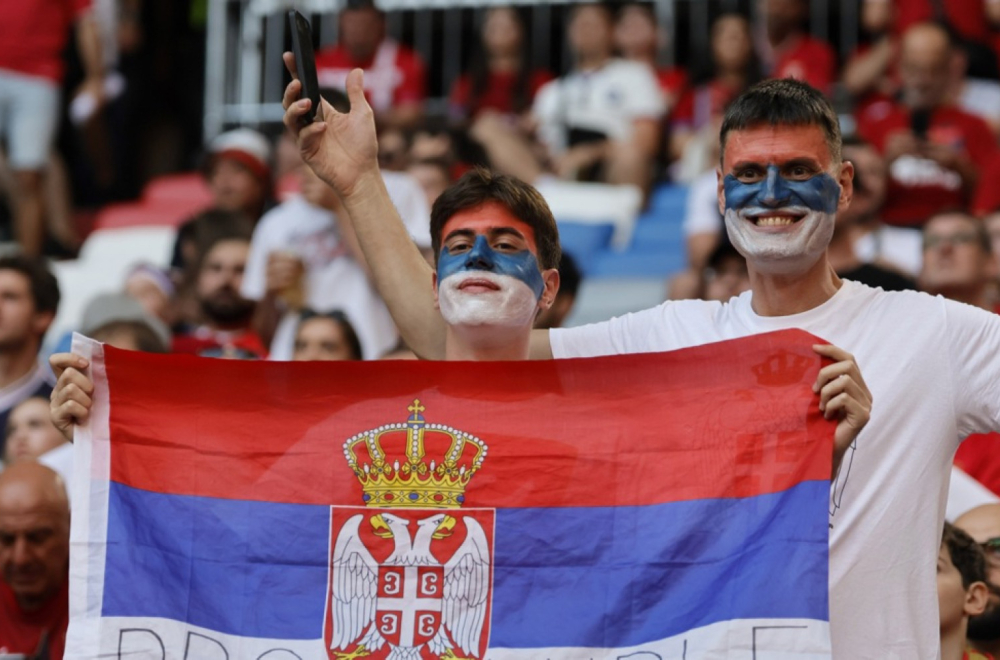 Srpski navijači "grme": Svaki korak se prati FOTO