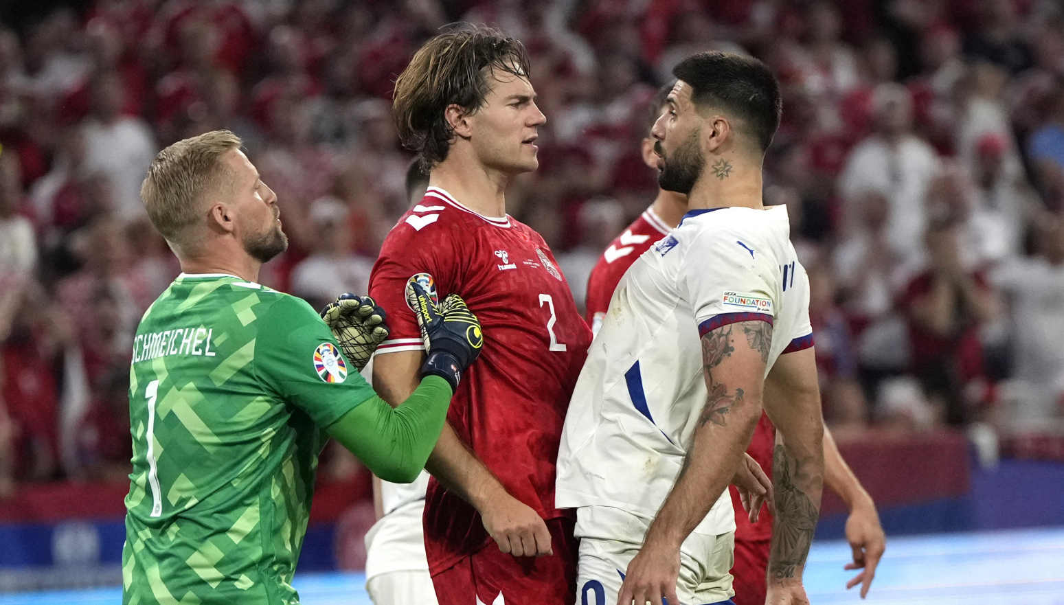 Mitrović o spornoj situaciji: "Vukao me je za dres, pao sam"