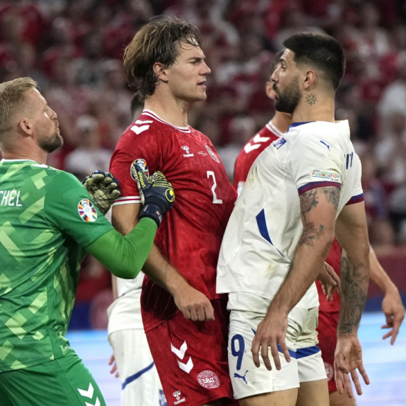 Mitrović o spornoj situaciji: "Vukao me je za dres, pao sam"