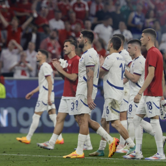 Srbija bez glave i repa