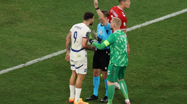 Danci priznali da je Srbija oštećena – čist penal nad Mitrovićem FOTO