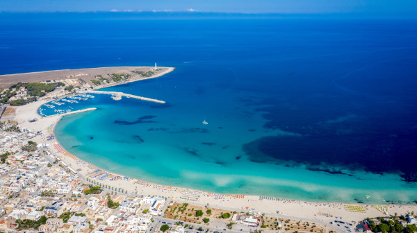 Najveće mediteransko ostrvo okružuju tri mora: Zašto je ovo najbolje vreme za obilazak ostrva?