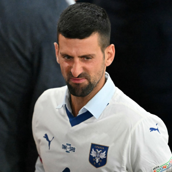 Đoković pobeđuje na treninzima za Vimbldon FOTO