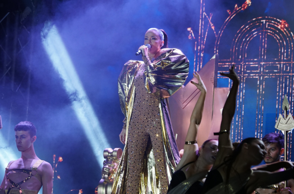 Samo skupo: Milica Pavlović na stajlinge za koncerte potrošila više od 120.000 evra