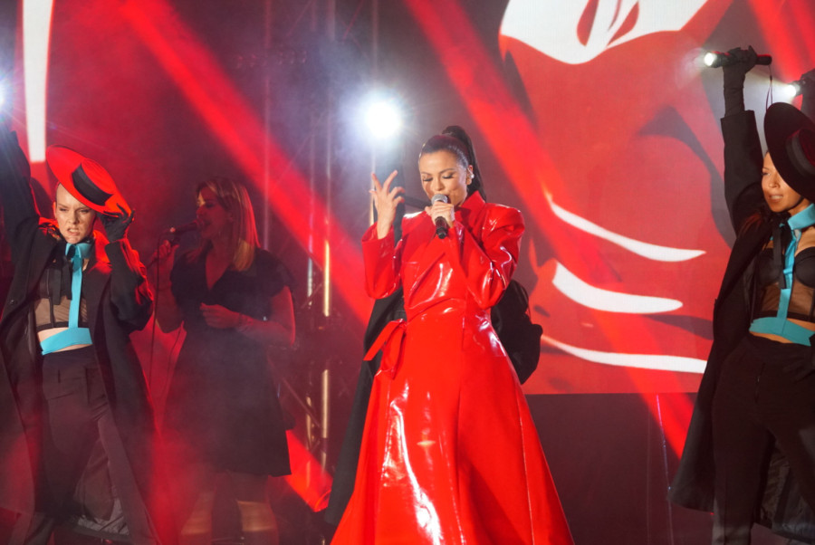 Samo skupo: Milica Pavlović na stajlinge za koncerte potrošila više od 120.000 evra