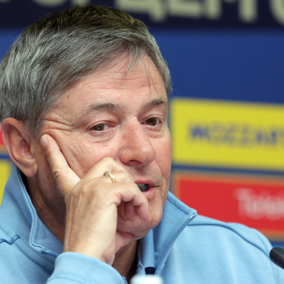 Stranac menja Piksija na klupi?