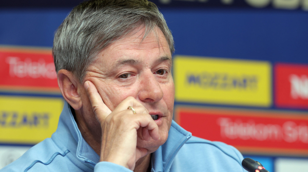 Stranac menja Piksija na klupi?