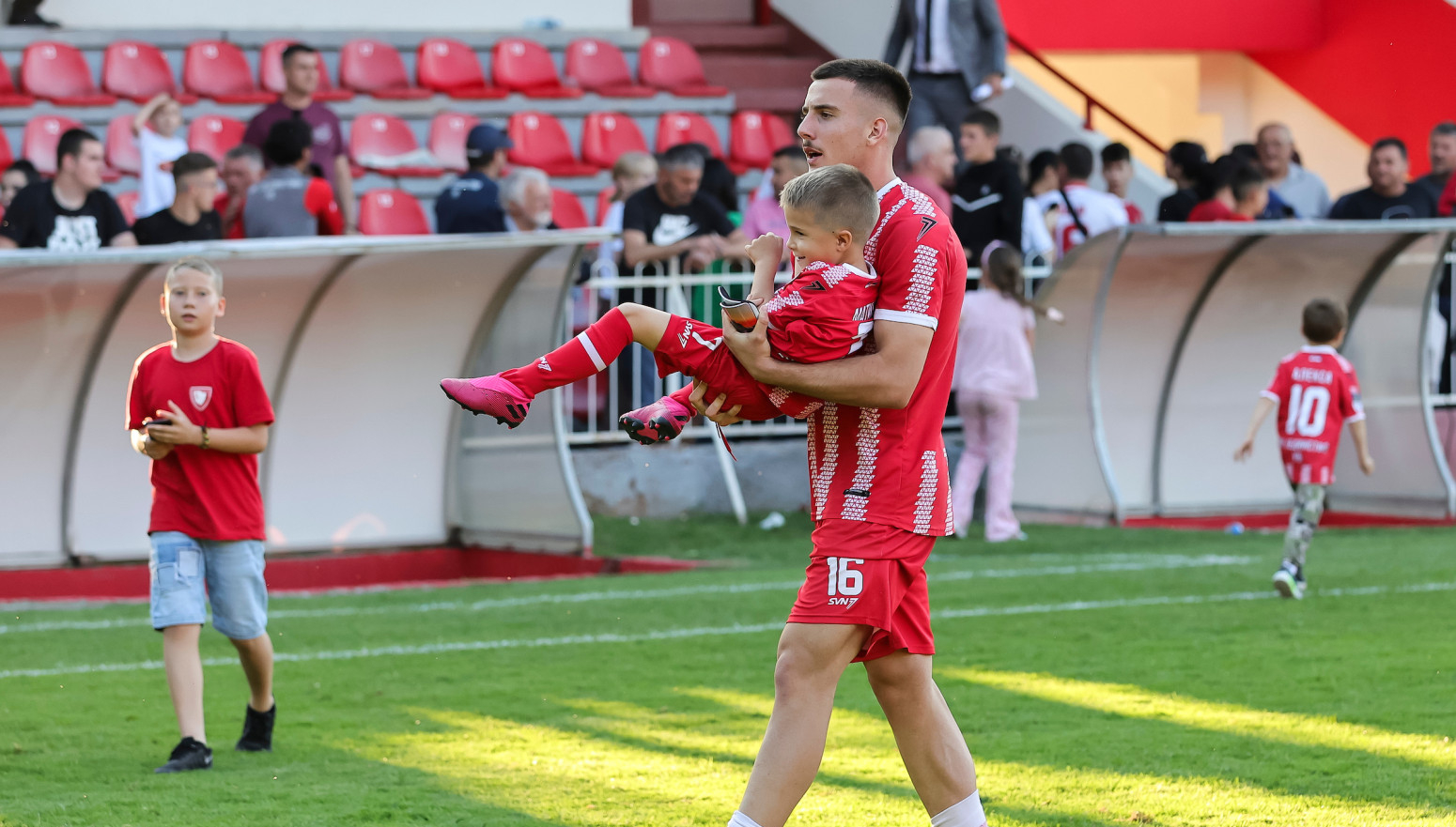 Njukasl pazari na Ubu: "Talenat kakav nije viđen od Vidića"