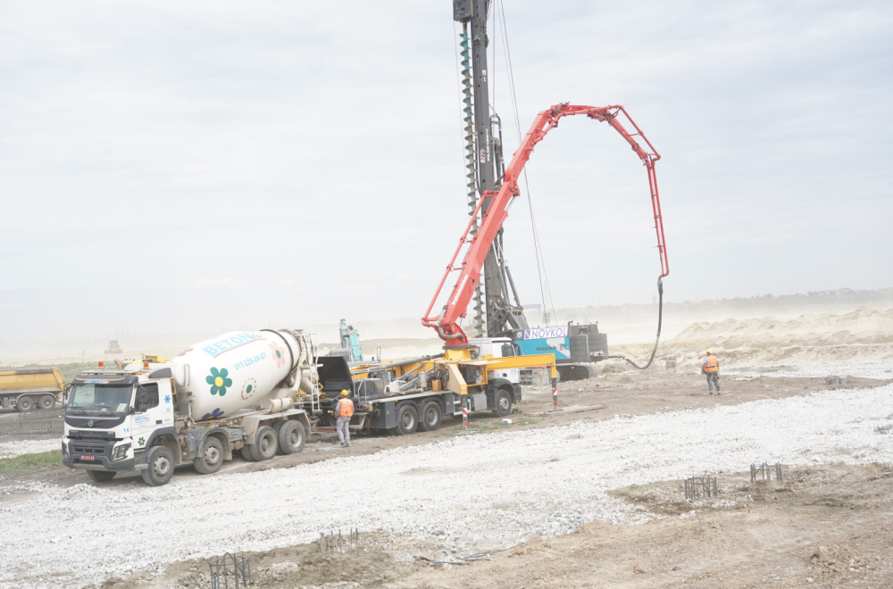 "Vri kao u košnici": Vučić na gradilištu Ekspa VIDEO