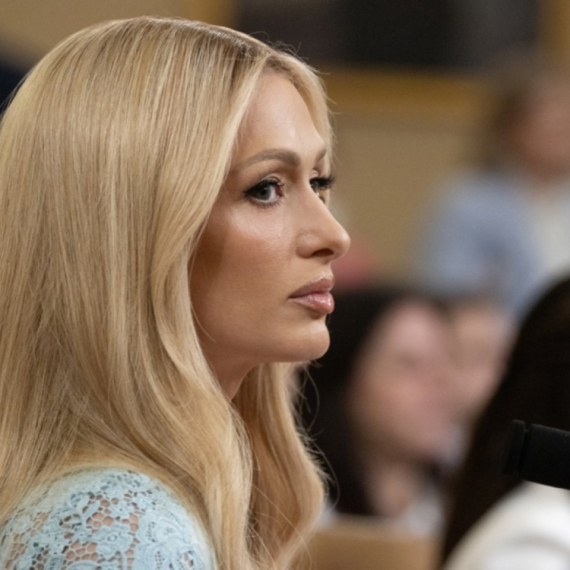 Paris Hilton progovorila o monstruoznom zlostavljanju: "Davali su mi lekove, skidali me i bacali u samicu"
