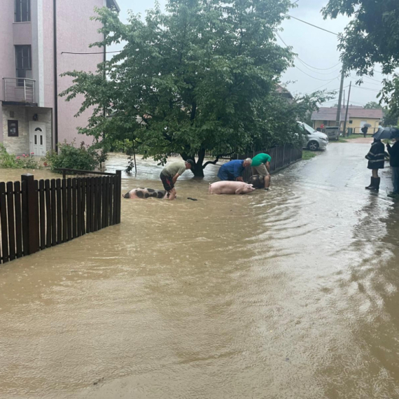Srbija na nogama; Hitno sazvan Štab za vanredne situacije: Meštani zarobljeni FOTO