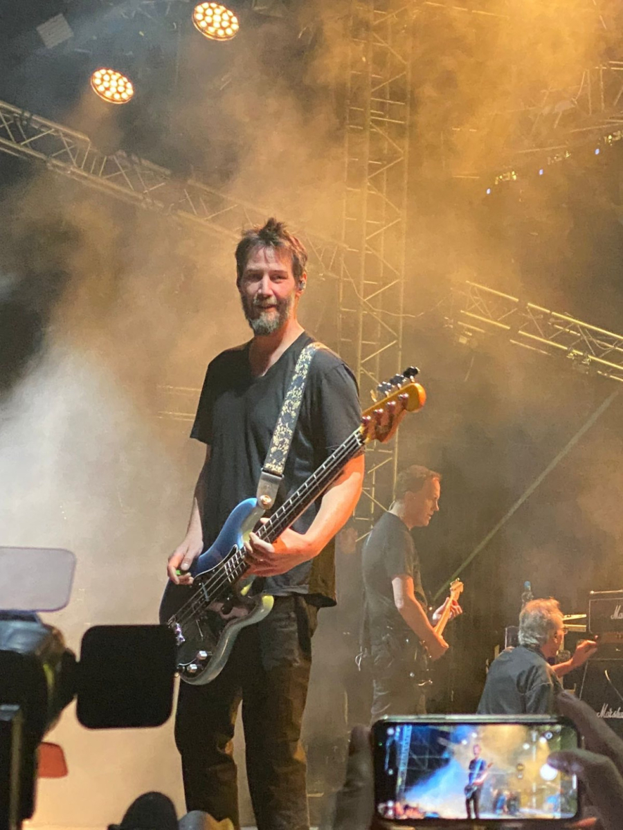 Kijanu Rivs tražio da proba šumadijsku kuhinju: Domaćini ga dočekali sa pečenjem, a on vegan