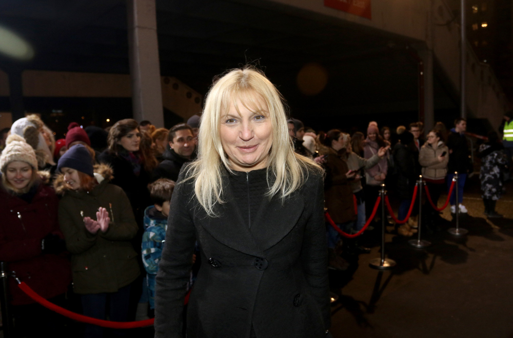 Policija iselila Vesnu de Vinču iz njenog doma VIDEO