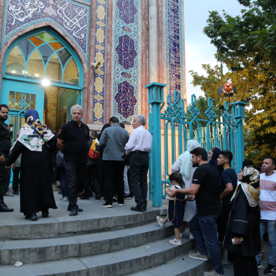 Produženo glasanje na predsedničkim izborima; Razlog – vrućina