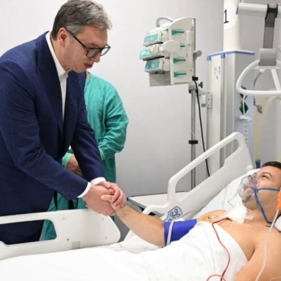 Vučić obišao ranjenog pripadnika Žandarmerije; "Nećemo imati milosti prema terorizmu u Srbiji" FOTO/VIDEO