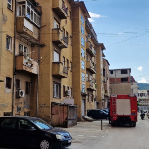 Policija i vatrogasci ispred zgrade napadača na žandarma FOTO