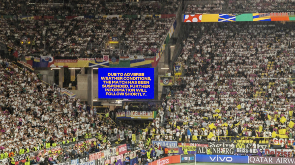 Oluja prekinula utakmicu na EURO VIDEO