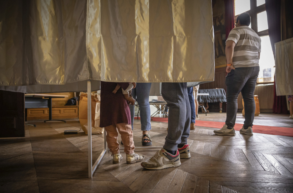 Zatvorena birališta u Francuskoj: Makron u problemu, desnica ima razlog za slavlje