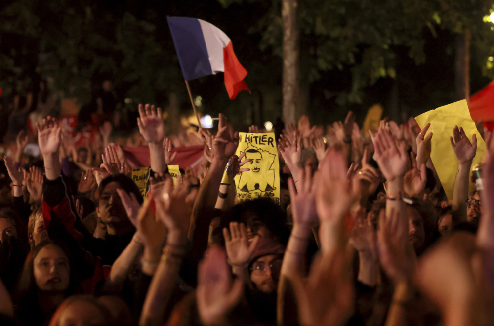 Haos širom Francuske: Sukobi sa policijom, dižu se barikade, dimne bombe, paljevine... VIDEO