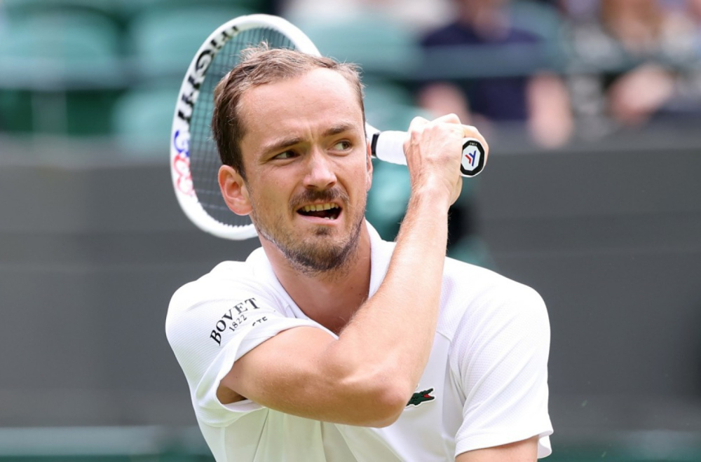 Medvedev protutnjao do drugog kola