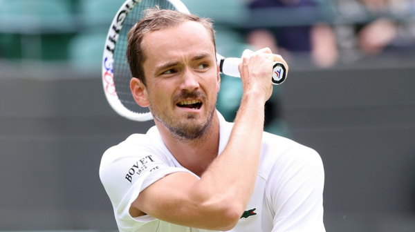 Medvedev protutnjao do drugog kola