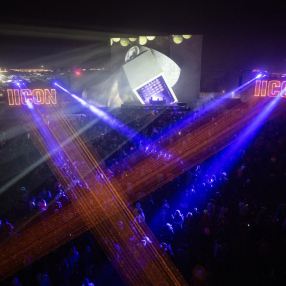 Skandal na velikom britanskom festivalu: Orila se rečenica "j***š kralja" VIDEO