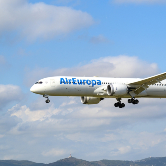 Avion prinudno sleteo: Hitno hospitalizovano 30 putnika