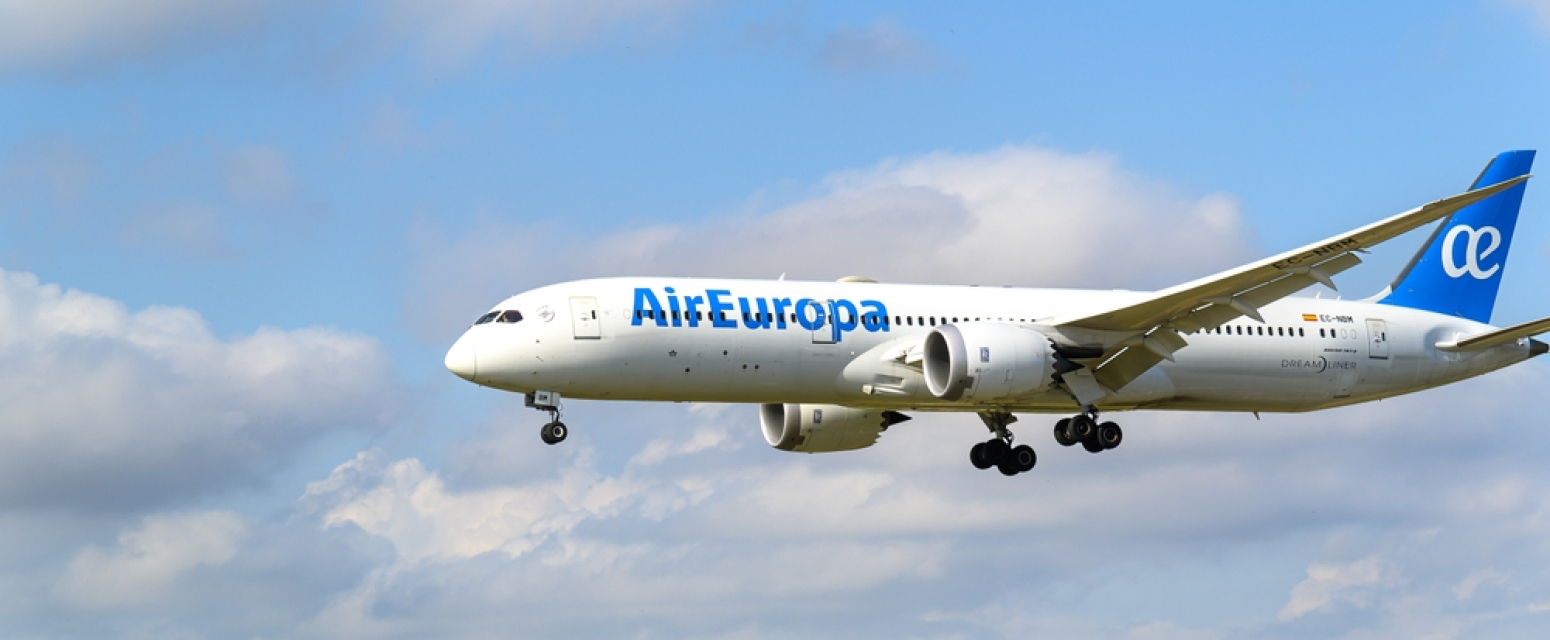 Avion prinudno sleteo: Hitno hospitalizovano 30 putnika