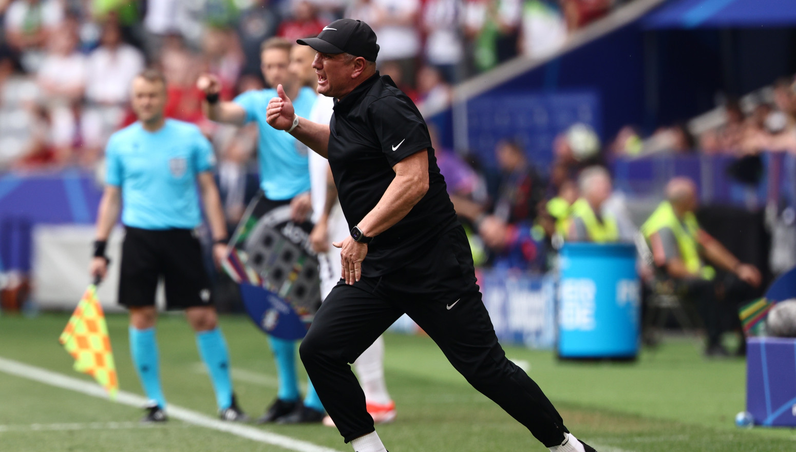 Zašto je selektor Slovenije dobio crveni karton posle Ronaldovog penala? VIDEO