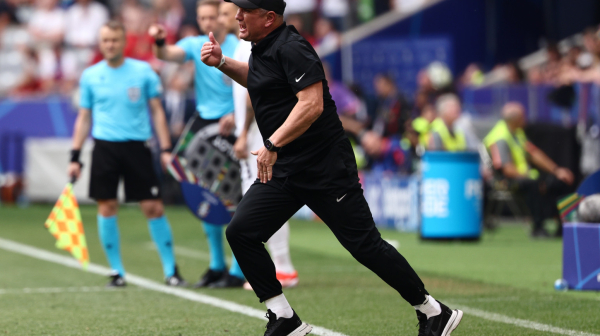 Zašto je selektor Slovenije dobio crveni karton posle Ronaldovog penala? VIDEO