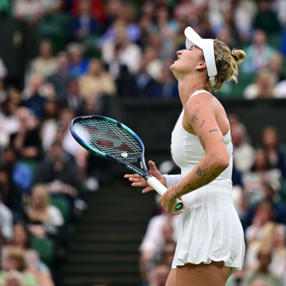 Šampionka Vimbldona ispala u prvom kolu! VIDEO