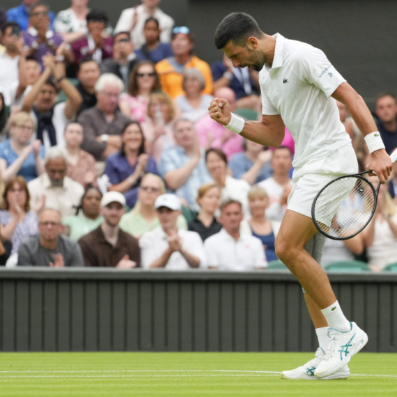 Vimbldonska kopriva ne žari, Novak lako do drugog kola!