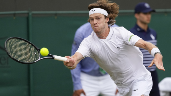 Senzacija na Vimbldonu – šesti igrač sveta ispao od anonimusa!