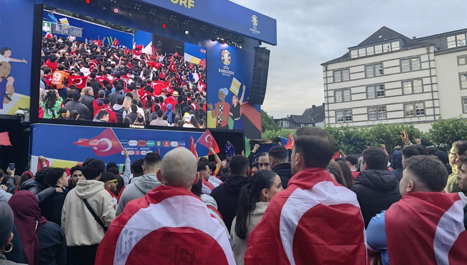 Turci "vade stvar": "Gori" fan zona zbog poslednjeg meča VIDEO