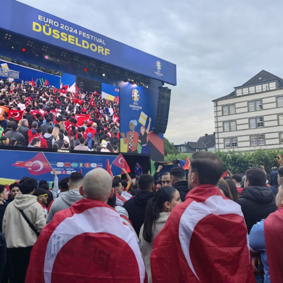 Turci "vade stvar": "Gori" fan zona zbog poslednjeg meča VIDEO